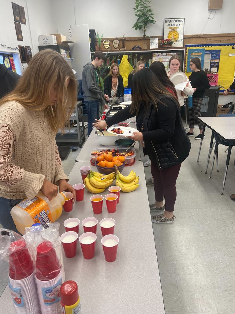 Students serving breakfast to teachers